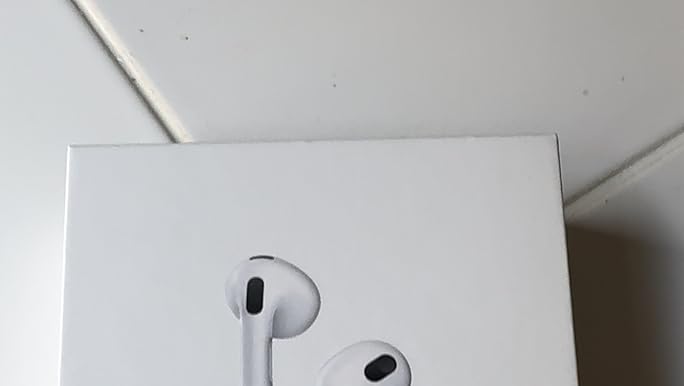 Amazon.com: Apple AirPods with Lightning Charging Case (3rd